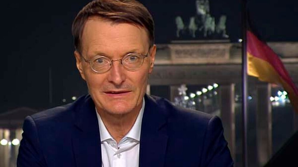 Gegen Omikron helfen nur drei Impfungen, erklärt der neue Bundesgesundheitsminister Prof. Karl Lauterbach.