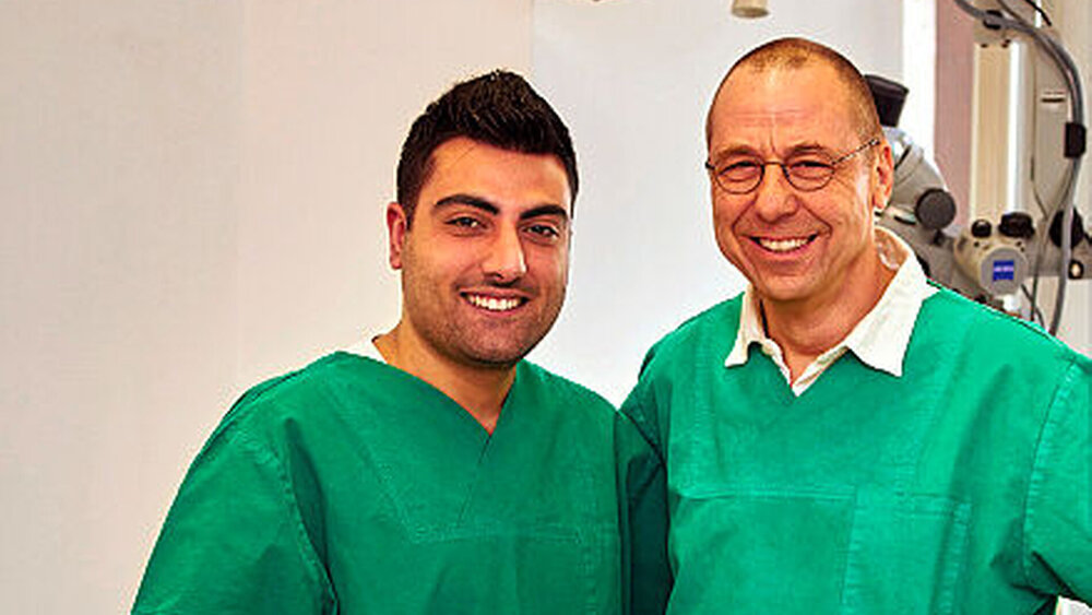 Zahnarzt Wassim Mukdessi aus Syrien (links) und Dr. Joachim Hoffmann |