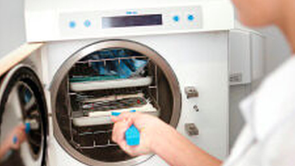 Bei rotierenden Instrumenten für die chirurgische Anwendung bildet die Sterilisation im Autoklaven den letzten Schritt der Aufbereitung. |