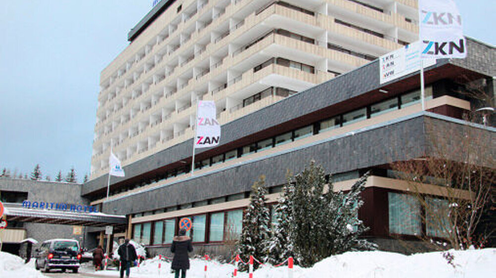 Wie im Wintermärchen: Seit 28 Jahren lädt die ZKN im Januar zum Winterfortbildungskongress nach Braunlage – mit 500 Teilnehmern war das Hotel in diesem Jahr wieder komplett ausgebucht.