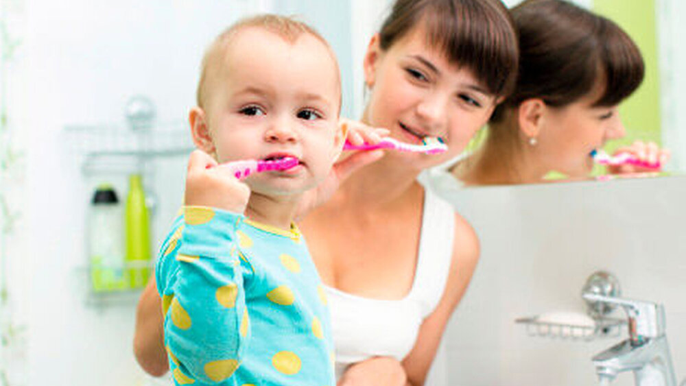 Frühkindliche Karies lässt sich weitgehend vermeiden. Wie das funktionieren kann, hat die Zahnärzteschaft jetzt in Form eines Konzepts zur zahnmedizinischen Prävention bei Kleinkindern vorgestellt. |