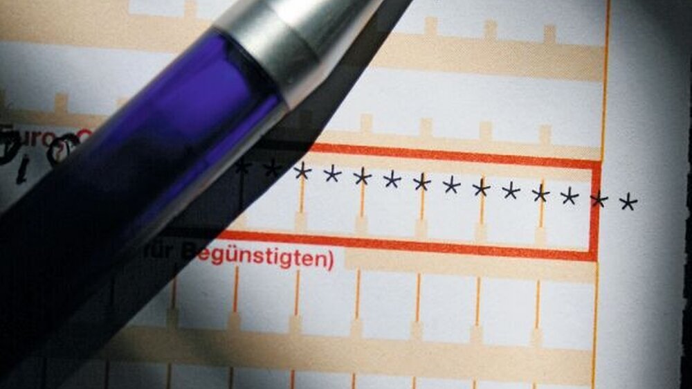 Kassenfusionitis macht Funktionäre arbeitslos? Dank fetter Schecks fiel der\r\nAbschied manchen Krankenkassenchefs nicht schwer.