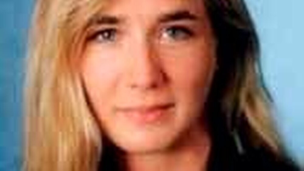 Dr. Alexandra Petersen\r\n\r\n1994 bis 2000 Studium der Zahnmedizin und Approbation,\r\nFrankfurt am Main\r\n2000 bis 2001 Vorbereitungsassistentin in zahnärztlicher Praxis\r\nSeit 2001 Wissenschaftliche Mitarbeiterin der Poliklinik für\r\nZahnerhaltung