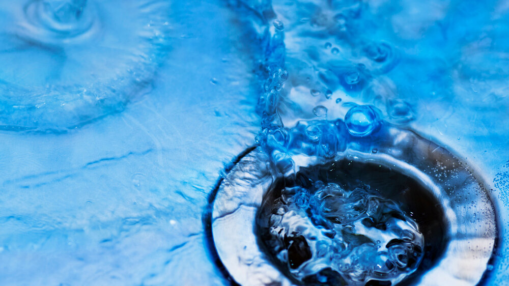 Fünf von sechs Abwasserproben im Münchner Stadtgebiet enthielten Spuren der Coronavirus-Variante Omikron.