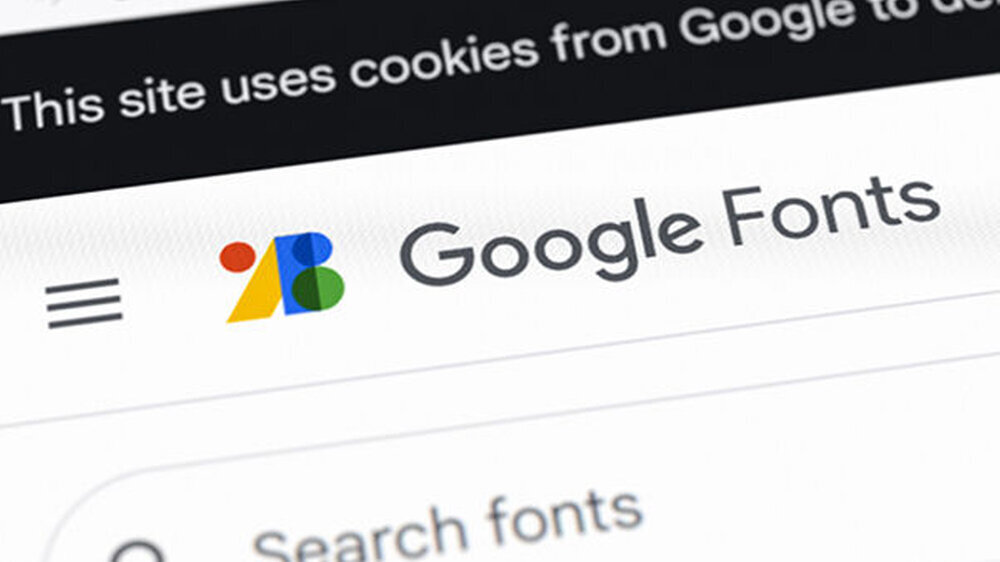 Google Fonts sind von Google zur Verfügung gestellte Schriftarten (Fonts). Die Bibliothek ist frei verfügbar und kann lokal und remote von Google-Servern verwendet werden. Letzteres ist nach einem Urteil ein Verstoß gegen DSGVO.
