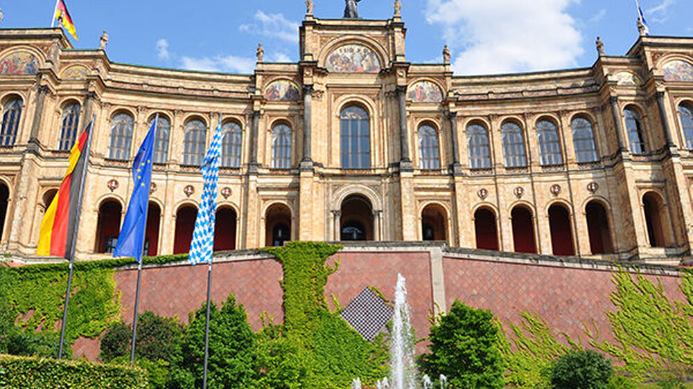 Der Bayerische Landtag hat einen fraktionsübergreifenden Antrag auf den Weg gebracht, der bundesweit eine Neuvergabe der Unabhängigen Patientenberatung Deutschland (UPD) ab 2023 fordert.