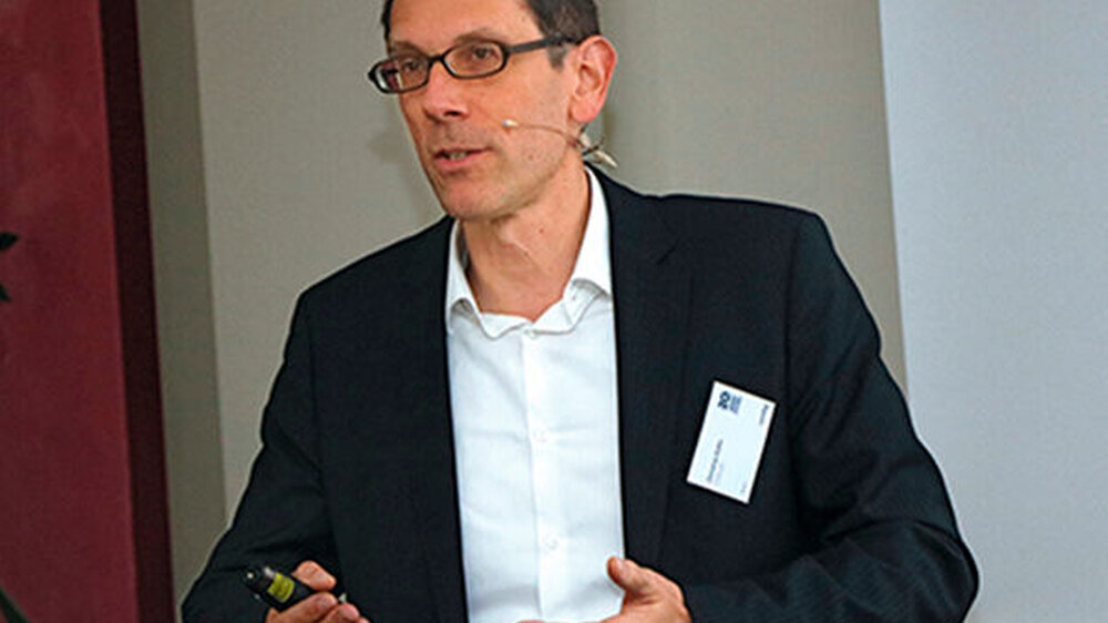 Christian Rähle studierte Maschinenbau mit dem Schwerpunkt Medizintechnik an der ETH Zürich und ist seit 2012 Mitglied der Geschäftsleitung der CAMLOG Biotechnologie GmbH in Basel. Er und sein Team entwickelten die PROGRESSIVE-LINE.