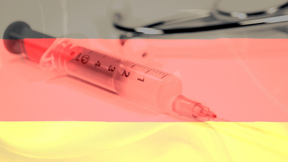Die Corona-Impfungen können im ersten Quartal 2023 in Praxen und in Apotheken wie bisher verabreicht werden.
