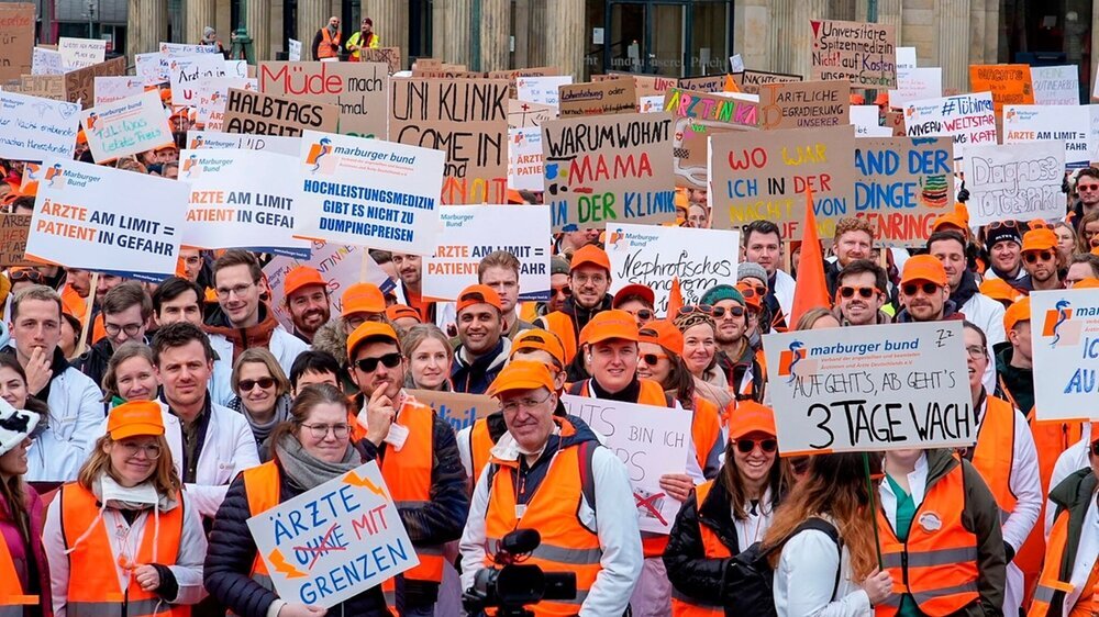 Warnstreik Marburger Bund Streik der Ärztinnen und Ärzte an Unikliniken