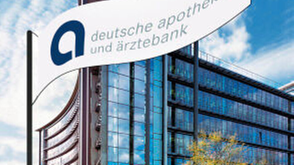 Von den finanziellen Rückschlägen der Vergangenheit weitestgehend erholt: Die apoBank kann wieder Flagge zeigen. | Von den finanziellen Rückschlägen der Vergangenheit weitestgehend erholt: Die apoBank kann wieder Flagge zeigen. |