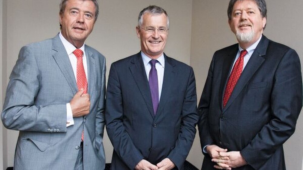 Die Budgetierung ist Geschichte! Die Anstrengungen des KZBV-Vorstands tragen endlich Früchte: Vize Dr. Wolfgang Eßer, Chef Dr. Jürgen Fedderwitz und Vize Dr. Günther E. Buchholz.