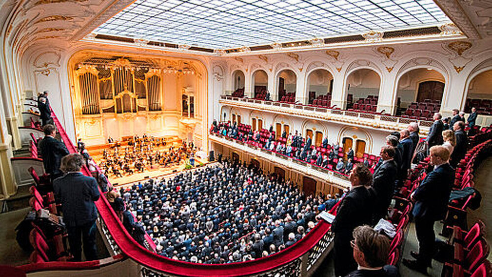 Die Pracht der neobarocken Laeiszhalle lenkt davon ab, dass die Ergebnisse für eine neue GOÄ noch lange auf sich warten lassen werden. |