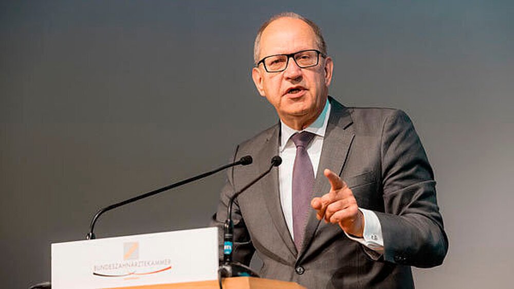 „Den Erfolg können wir selbstbewusst kommunizieren“: BZÄK-Präsident Dr. Peter Engel äußerte sich auf der Bundesversammlung positiv zum Entwurf einer neuen Approbationsordnung.