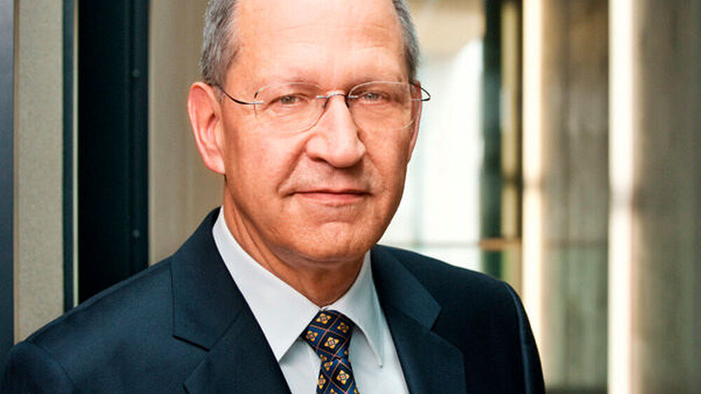Dr. Peter Engel