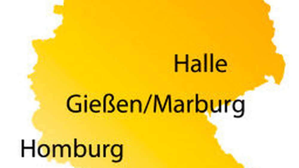 Drei Standorte – drei Geschichten: Homburg zwischen Schuldenbremse, Strukturgutachten und Studentenschwund, Halle zwischen Wasserschäden, Bürgerengagement und Baumaßnahmen und Gießen/Marburg zwischen standortübergreifender Lehre und strukturierter Kooperation. |