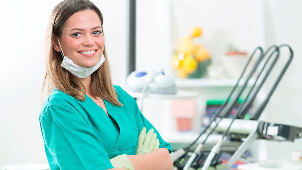 Dental hygienist photo ZFA