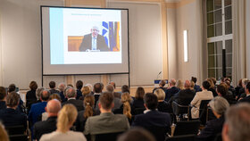 Dr. Josef Schuster, Präsident des Zentralrats der Juden, hält eine Grußbotschaft per Video.