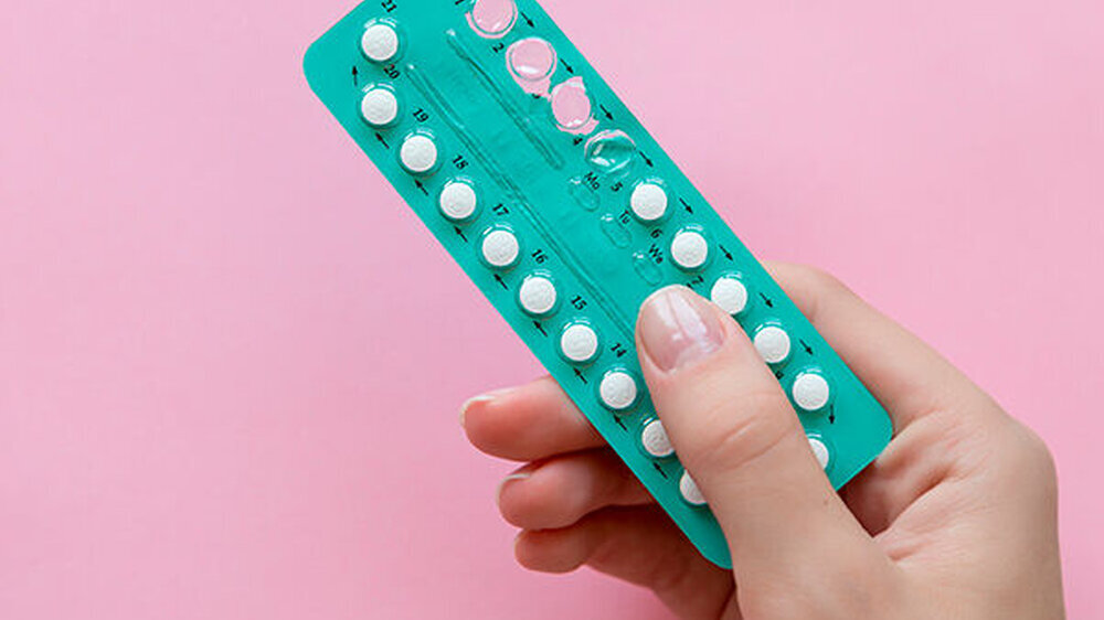 Das Risiko für eine Alveolitits sicca nach einer Weisheitszahn-Extraktion ist für Frauen, die orale Kontrazeptiva einnehmen, sehr stark erhöht.