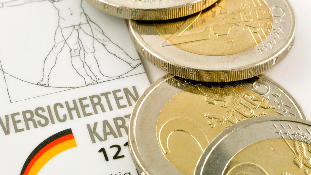 Der GKV-Schätzerkreis hat die finanziellen Rahmenbedingungen der gesetzlichen Krankenversicherung für die Jahre 2022 und 2023 prognostiziert. Es zeigt sich mehr Spielraum als ursprünglich erwartet.