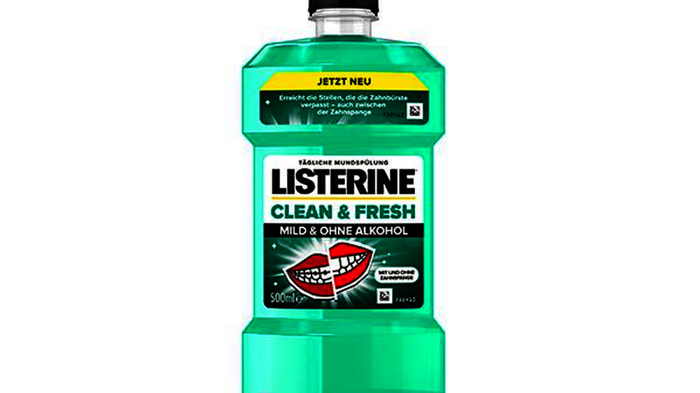 Die neue Mundspülung Clean & Fresh sorgt für einen erfrischten Atem, entfernt bis zu 97Prozent der nach dem Zähneputzen verbliebenen Bakterien, reduziert und verhindert Zahnbelag, stärkt die Zähne durch Fluorid und erreicht selbst die komplizierten S