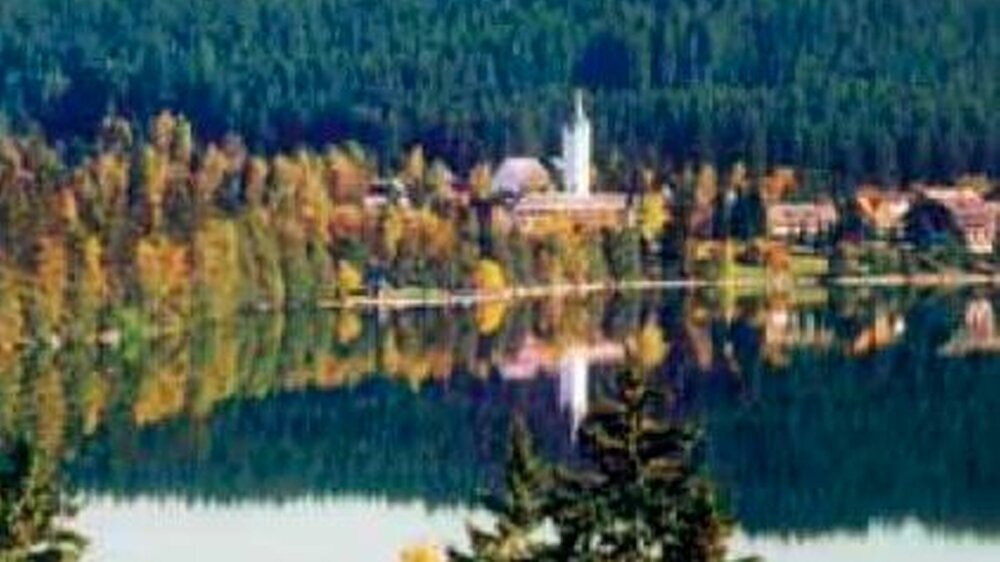 Idyllisch liegt das kleine Örtchen Titisee am gleichnamigen See im Hochschwarzwald. Hier gibt es genug gesunde Luft für Fortbildung.
