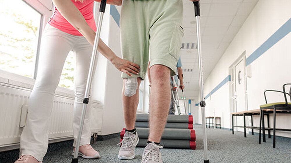 Teil der Vorschläge ist ein Hilfsfonds für soziale Dienstleister. Beispielhaft genannt sind Krankenhäuser, Pflegeeinrichtungen, Reha-Kliniken und Sozialkaufhäuser, die vor zu hohen Energiekosten geschützt werden sollen.