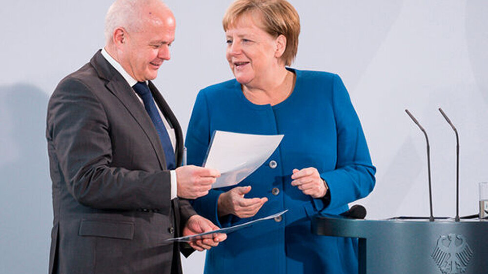 Andreas Kiefer, Präsident der Bundesapothekerkammer und der Landesapothekerkammer Rheinland-Pfalz, bekam von Bundeskanzlerin Angela Merkel (CDU) den Nationalen Integrationspreis verliehen.