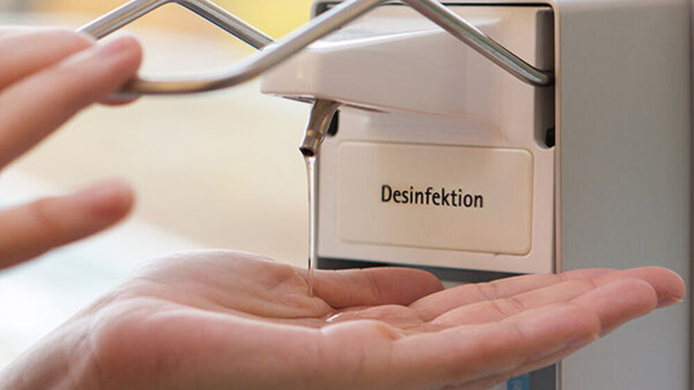 Die Weltgesundheitsorganisation WHO gibt Empfehlungen, wie man Step by Step Desinfektionsmittel selber herstellen kann.