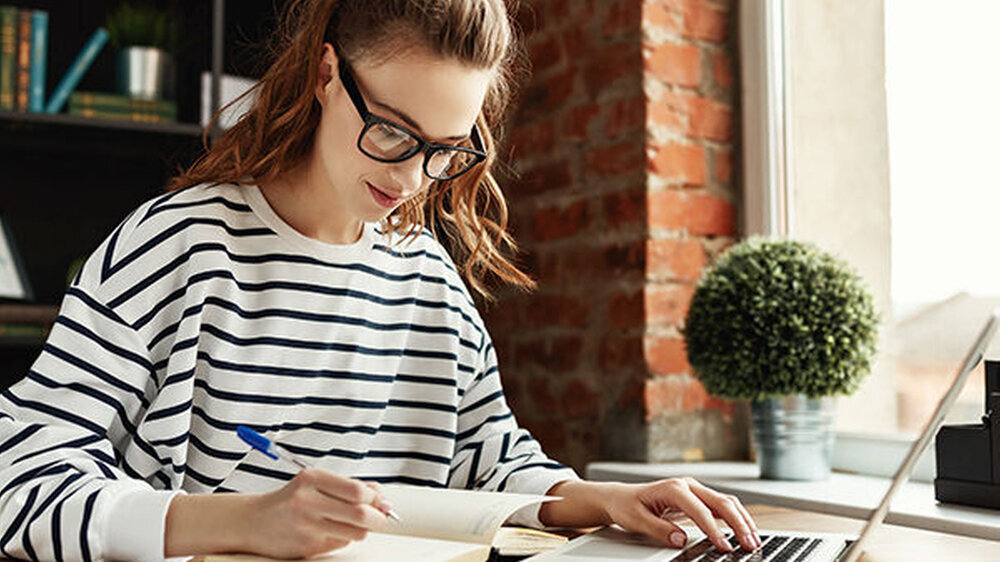 Das Semester in der Corona-Krise verlief digital. Die Medizinstudierenden im Hartmannbund sind für die Weiterführung der neuen Lehr- und Lernweisen.