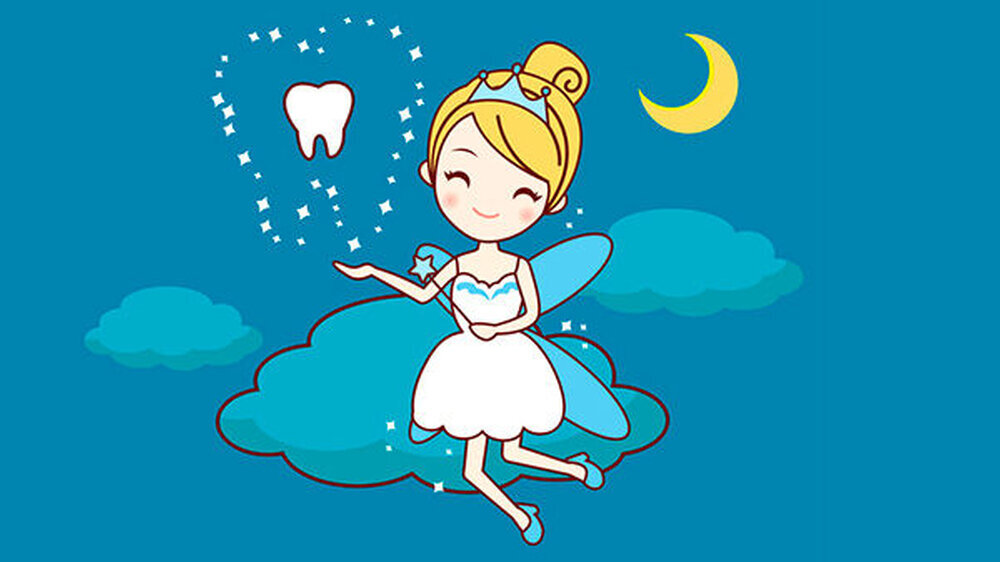 Tausche Zahn gegen Münze: Beim ersten Wackelzahn erzählen Eltern und Großeltern mit Vorliebe die Geschichte der Zahnfee. Den weltweiten Tag der Zahnfee oder auch der "Tooth Fairy Day" gibt es seit den 1980er-Jahren - immer am 22. August.