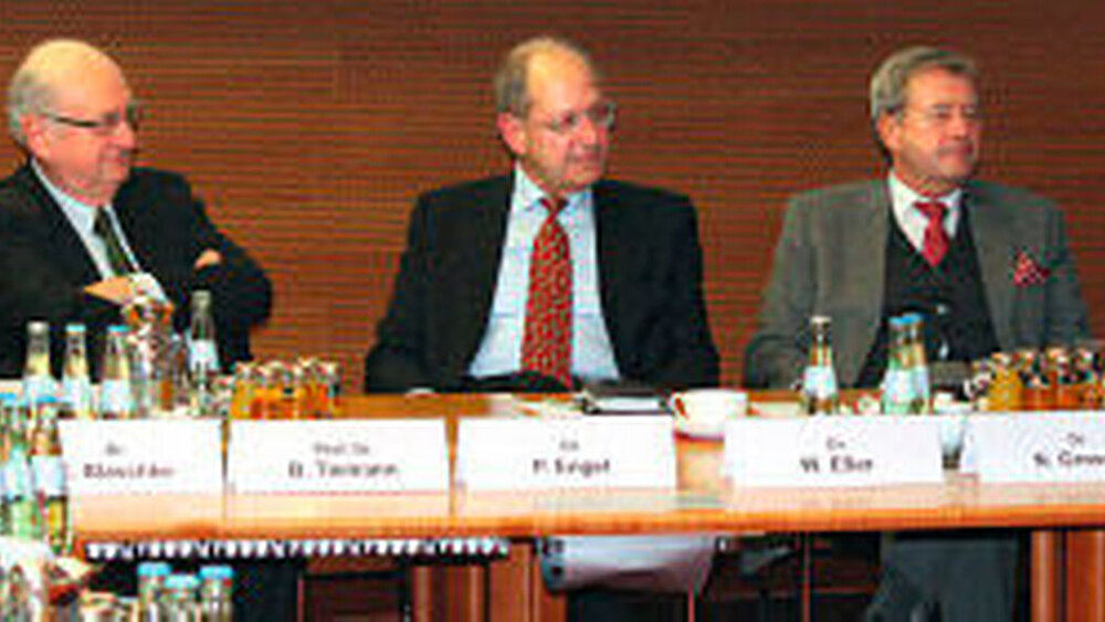 Diskutierten mit den Teilnehmern (v.l.n.r.): Dr. Kerstin Blaschke, Akademieleiter Prof. Dr. Burkhard Tiemann, Dr. Peter Engel, Dr. Wolfgang Eßer und Dr. Norbert Grosse. |