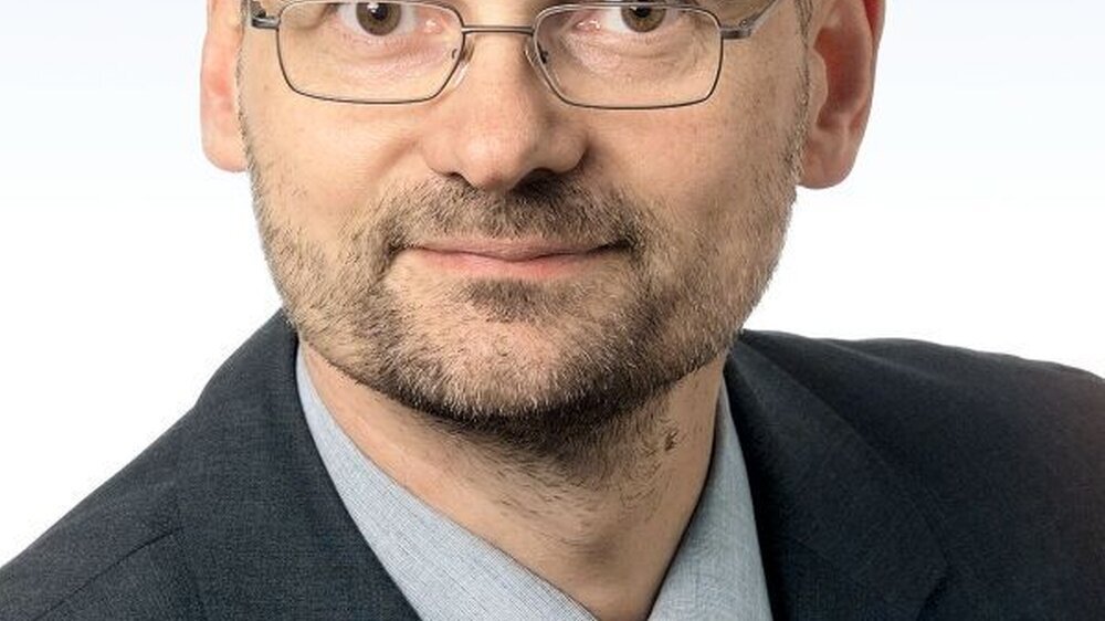 Dr. Martin Schuster, Leiter der Division Prosthetics bei Heraeus