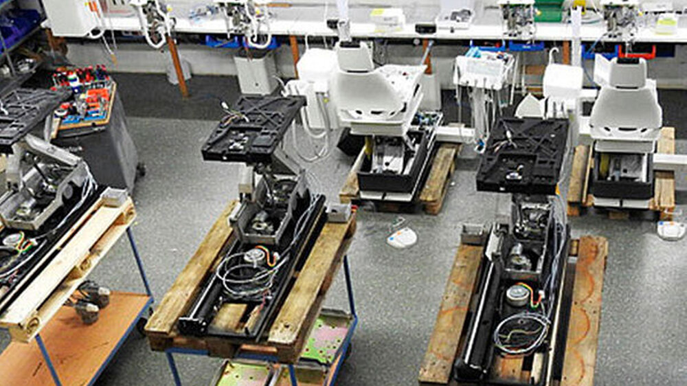 Archivbild aus dem Artikel: "Die Werkstätten der Walter Meyer und Thomas Dentalgeräte GmbH sind spezialisiert auf die Sanierung von M 1-Einheiten. Die Sanierung dauert 14 Tage. Alternativ kann eine bestellte vorgefertigte Einheit im Tausch an einem Nach