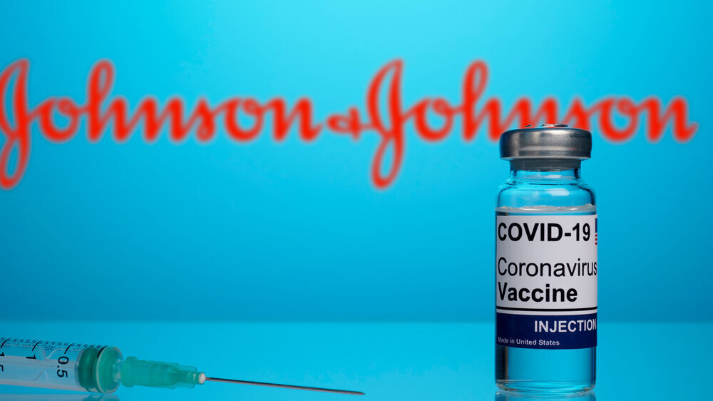 Die STIKO rät zu Auffrischimpfungen für alle über 70-Jährigen, Bewohnern von Alten- und Pflegeheimen sowie medizinischem Personal. Außerdem sollten sich Johnson & Johnson-Geimpfte für einen besseren Impfschutz ein weiteres Mal mit einem mRNA-Vakzin