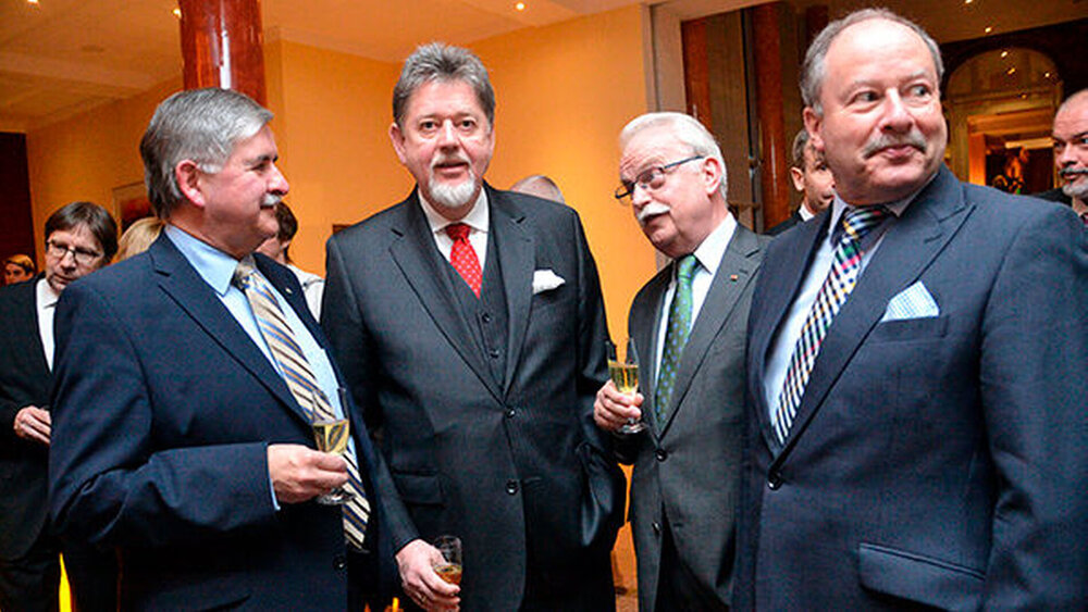 Michael Matthes, Hessen, KZBV-Vize Dr. Günther E. Buchholz, die Westfalen-Lipper Dr. Bernhard Reilman, Dr. Burkhard Branding |