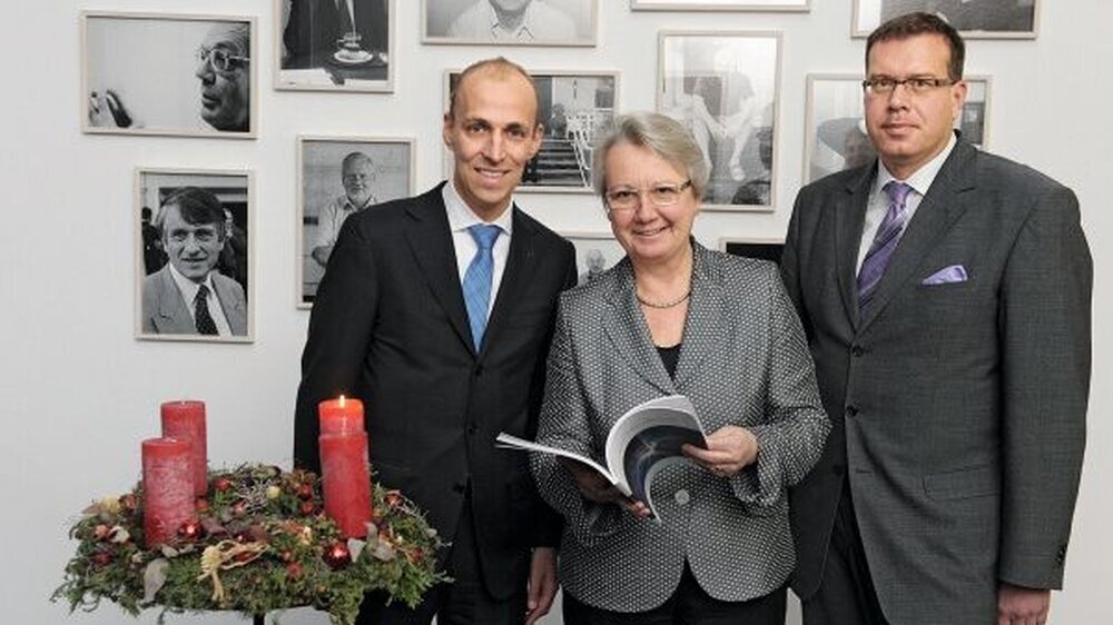 Übergabe der Agenda „Photonik 2020“ an Bundesministerin Anette Schavan (CDU) in Berlin