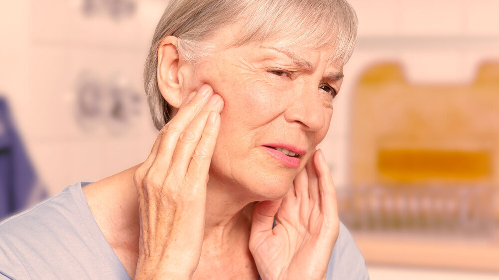temporal arteritis woman painful jaw joints Kiefergelenk-Schmerzen