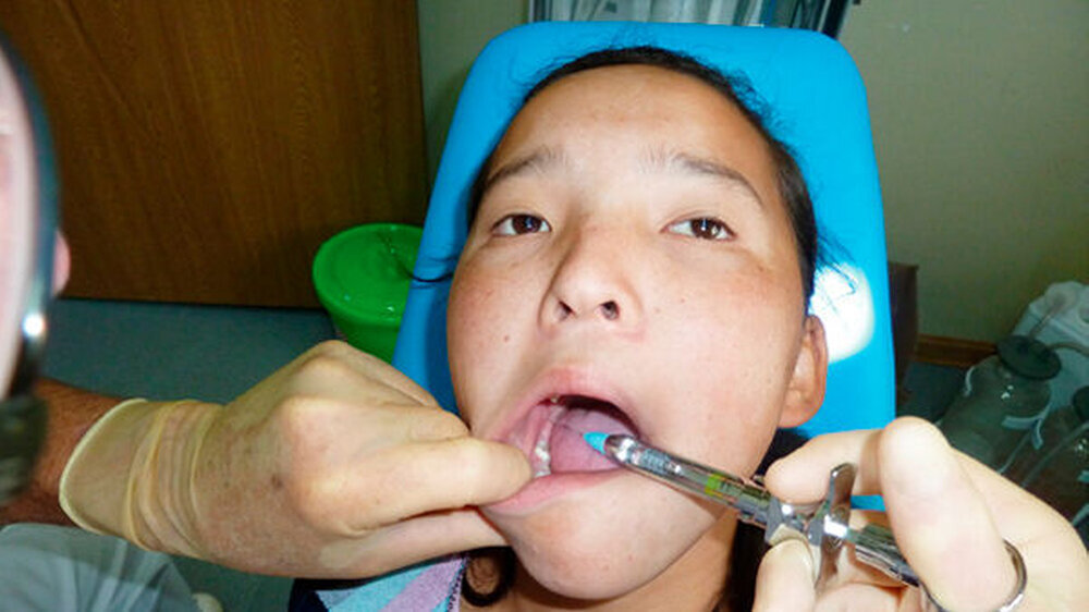 Man kann sich ungefähr vorstellen, wie frustrierend ein Hilfseinsatz sein muss, bei dem reihenweise zerstörte Kindergebisse vorgestellt werden. In der Mongolei ist das der Status quo ...