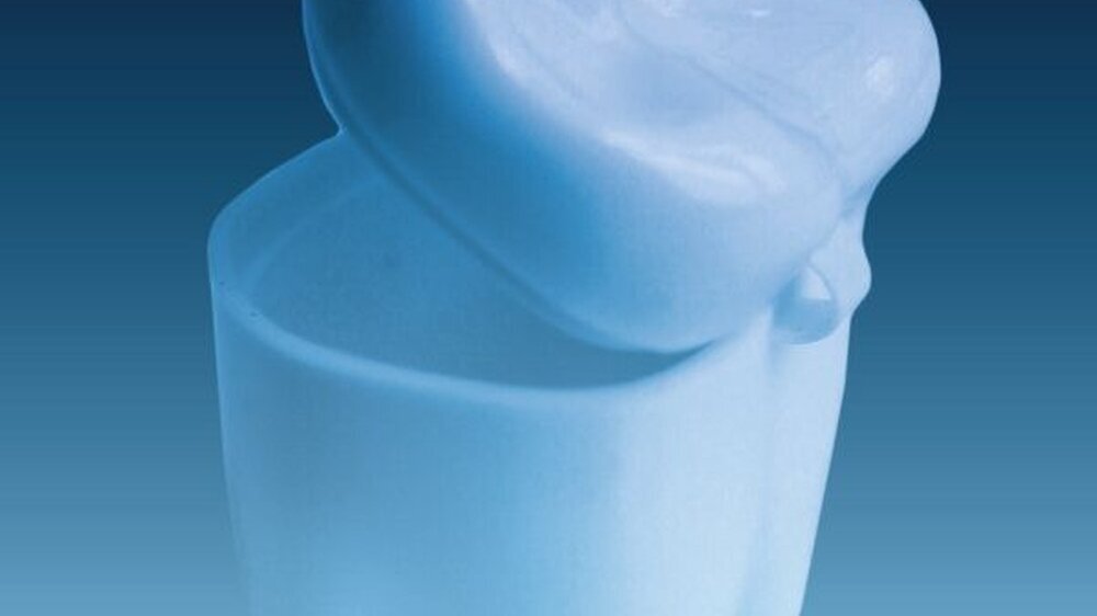 Die Box muss warten: Während der Kieferorthopäde die Zähne 75 und 85 extrahieren lassen möchte, hält der Hauszahnarzt dies für unsinnig. Letzterer ist zu alledem mit der Patientin verwandt.\r\n
