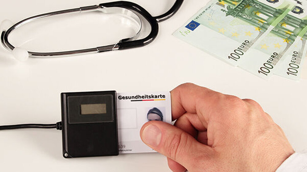 Zahnärzte benötigen ab dem zweiten Quartal 2020 den eHBA, um die Notfalldaten und die ePA des Patienten auszulesen und zu befüllen.