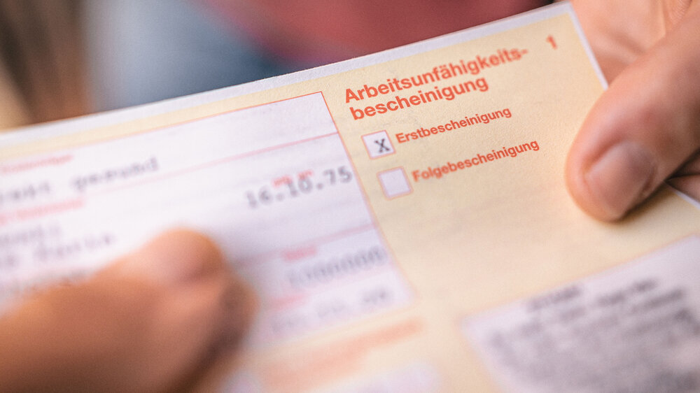 Viele Fehlzeiten im Betrieb? Die soziale Unternehmensverantwortung beginnt bei den eigenen Mitarbeiterinnen und Mitarbeitern, deshalb spielen Führungskräfte eine Schlüsselrolle.