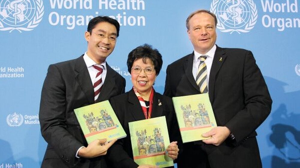 Philipp Rösler, Margaret Chan und Dirk Niebel bei der Vorstellung des WHO-Berichts in Berlin
