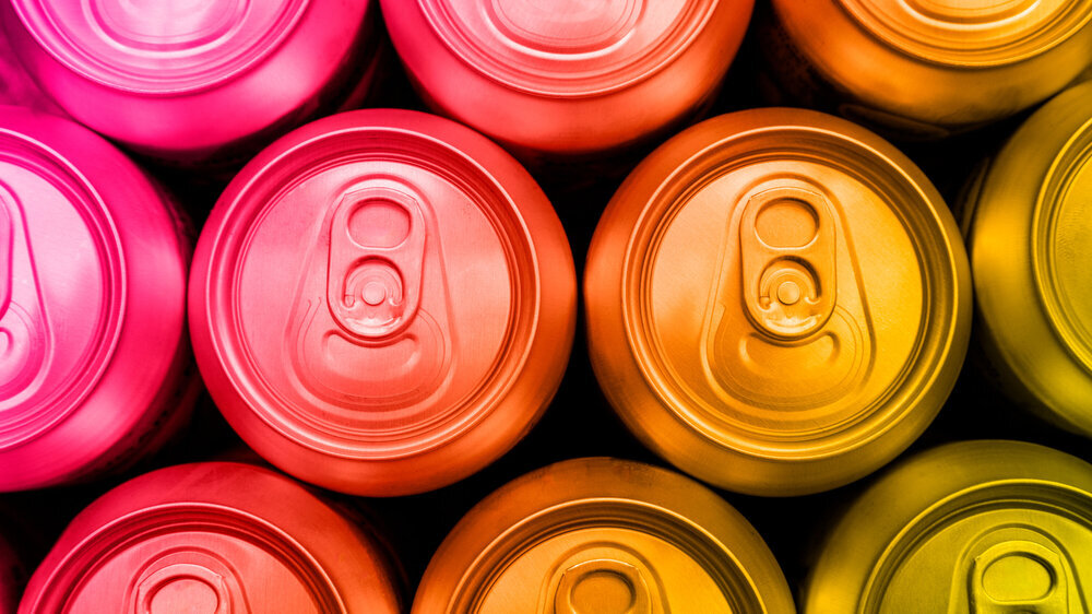 Rekord 4: Lust auf einen Drink? In Begleitung von René Richter könnte das schwierig werden, denn er ist ein Dosen-Killer. In dieser Funktion stellte der Tscheche am 3. Februar 2022 in einer italienischen Fernsehshow den Rekord im Getränkedosen mit den Zähnen auseinanderreißen auf. In einer Minute gelang ihm das 36 Mal. Na dann: Prost!