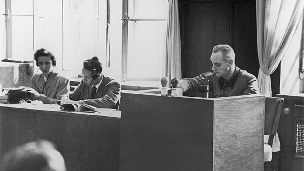 Nur punktuell wurde die Geschichte der deutschen Zahnärzteschaft bisher aufgearbeitet, etwa im Rahmen der Nürnberger Prozesse gegen Hermann Pook. Er war in den letzten Kriegsjahren vorgesetzter Zahnarzt aller Zahnärzte in den Konzentrationslagern. |