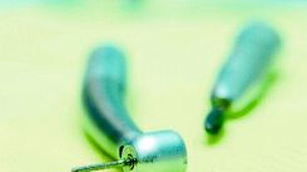 Die Aufbereitung von zahnärztlichen Übertragungsinstrumenten gibt seit Längerem Anlass für kontroverse Diskussionen. Der Arbeitskreis Dentalinstrumente (AKDI) hat dazu den aktuellen Stand von Wissenschaft und Technik in einem Statement zusammengefasst