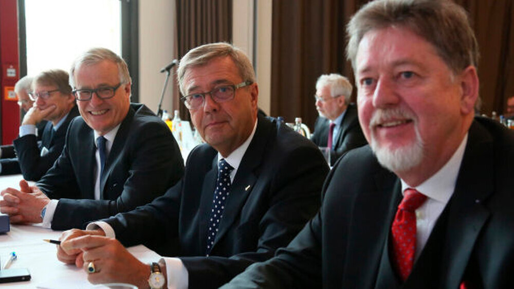 Die "Koalition der engagierten Sachkenner" nannte sie Alterspräsident Dr. Ludwig Schorr: "Noch-KZBV-Vorstand Dr. Jürgen Fedderwitz, Dr. Wolfgang Eßer und Dr. Günther E. Buchholz