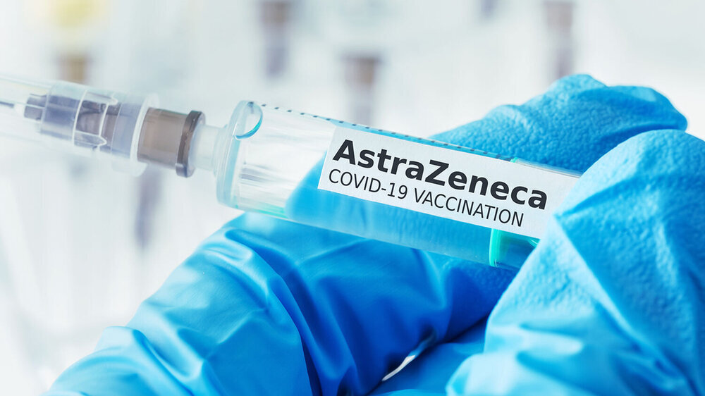 Die Zulassung für den Impfstoff von AstraZeneca wird nicht zurückgenommen und es gibt auch keine Einschränkungen, teilte die EMA heute mit. Die Mitgliedsstaaten könnten jetzt entscheiden, wie sie weiter verfahren