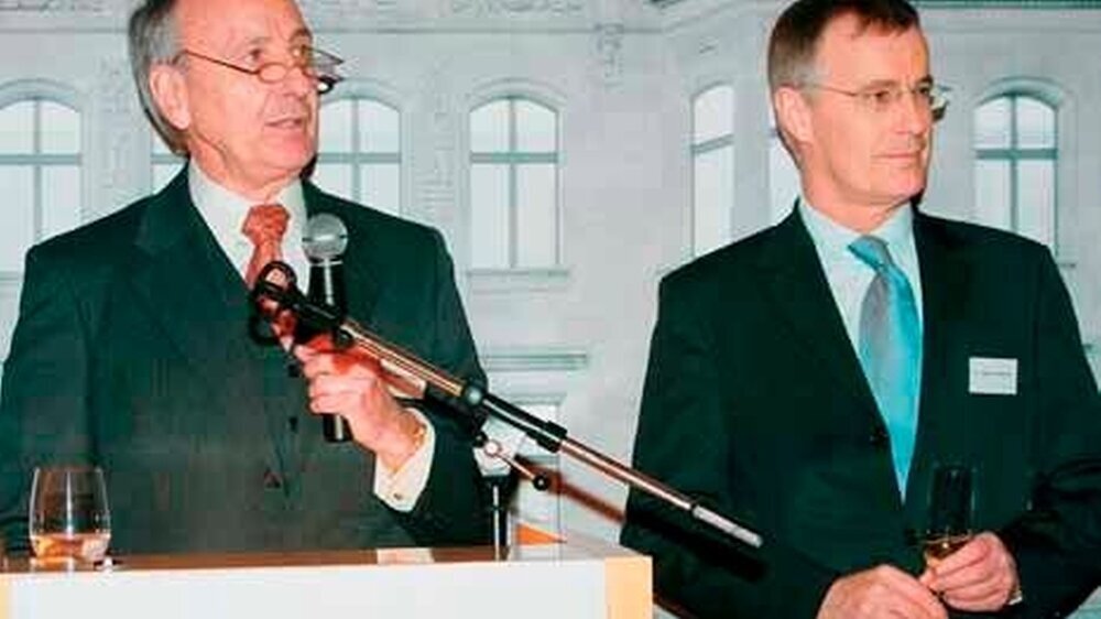BZÄK-Präsident Dr. Dr. Jürgen Weitkamp (l.) und KZBV-Vorsitzender Dr. Jürgen Fedderwitz begrüßten eine Vielzahl von Gästen aus Politik, Standespoliitik, Institutionen und Verbänden, darunter etliche Mandatsneulinge aus dem Deutschen Bundestag.