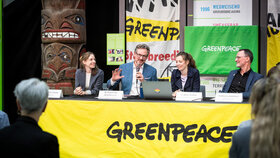 Greenpeace holds a press conference with Eckart von Hirschhausen (Healthy Earth - Healthy People Foundation), and the German Alliance for Non-Communicable Diseases (DANK) on the costs and consequences of food production and consumption for the environment and health in Hamburg.
Greenpeace veranstaltet eine Pressekonferenz mit Eckart von Hirschhausen (Stiftung Gesunde Erde - Gesunde Menschen), der Deutschen Allianz für Nichtübertragbare Krankheiten (DANK) zu den Folgen und Kosten von Lebensmittelproduktion und -konsum für Umwelt und Gesundheit.