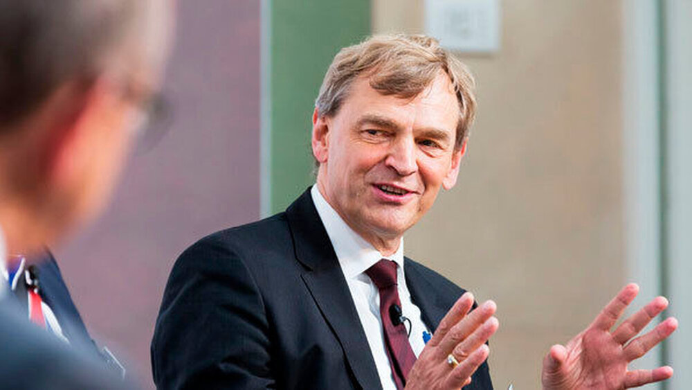 Prof. Dr. Martin Henssler, Europäisches Zentrum für Freie Berufe der Universität zu Köln, stellte seine Studie vor: Freiberufliche Selbstverwaltung leistet einen Beitrag dazu, Qualität zu sichern. Gleichwohl sind Reformen notwendig, um das System zukunftsfähig zu halten: „Widersprüchliche Regelungen, etwa auf Länderebene, könnten der Kommission ein Einfallstor für Vertragsverletzungsverfahren öffnen.“ |